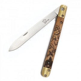Betyár Szalonnázó bicska – olajfa markolattal, erdei gomba mintával, 107 mm S44002 acélpenge, 82 g könnyű súly