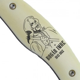 Fejesgörbe Betyár Zsebkés – Bogár Imre mintával- AUS8-A Acélból-Könnyű-gyors-biztonságos-nyitással-keresztzárral